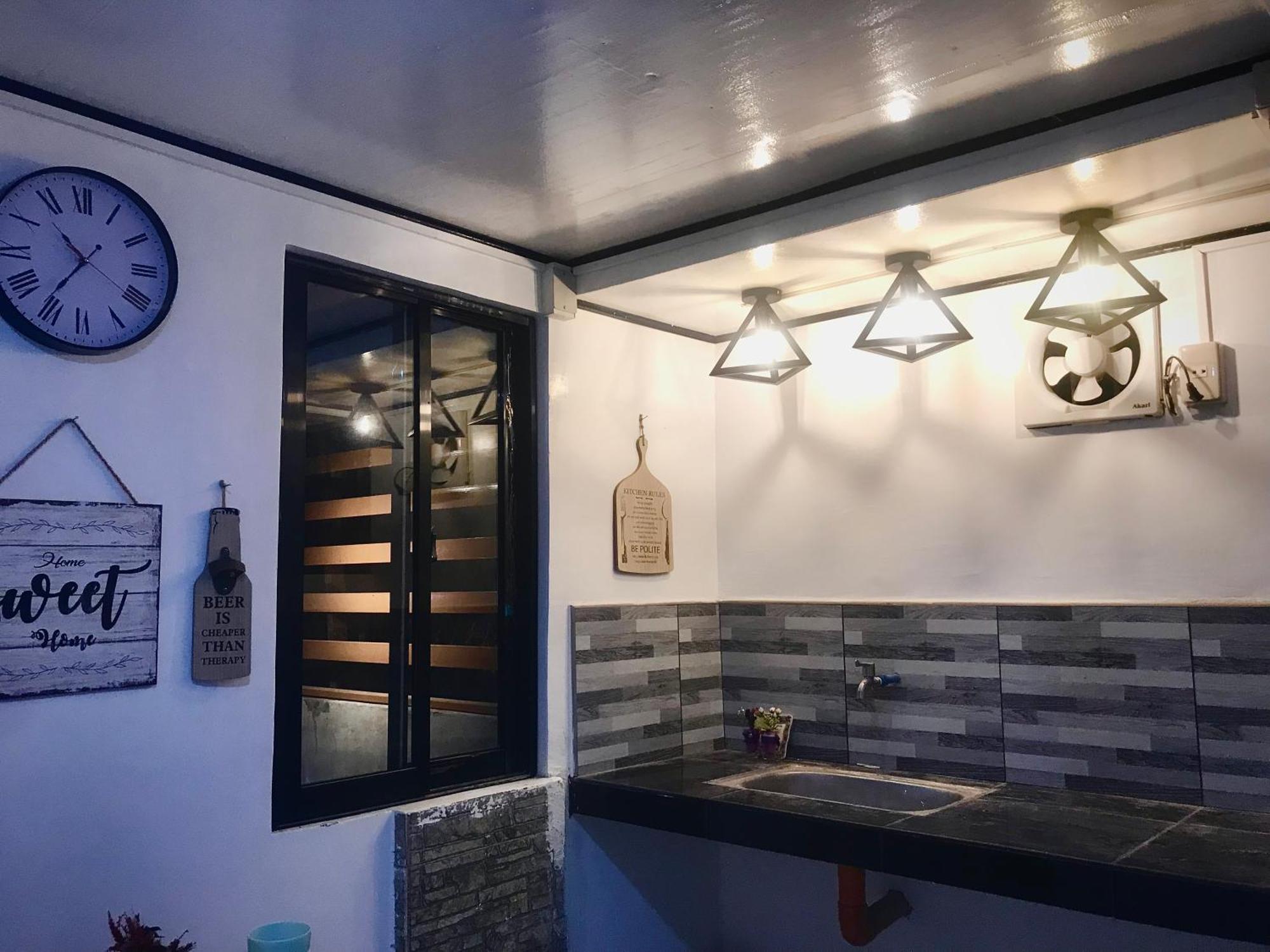 Central Hub Homestay Puerto Princesa ภายนอก รูปภาพ